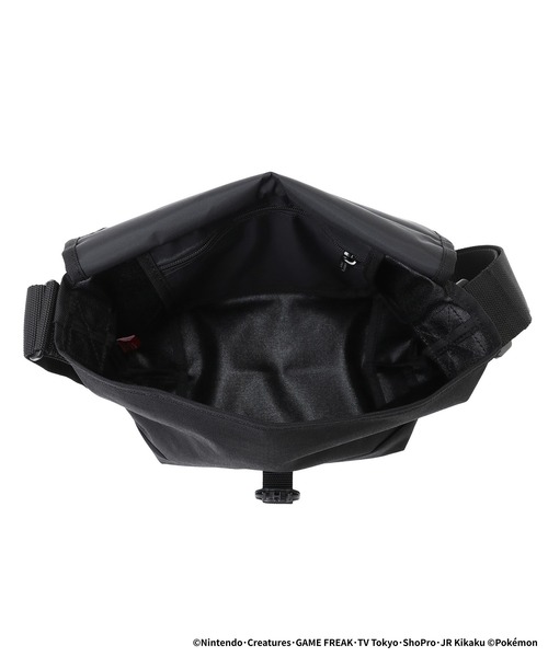 Manhattan Portage（マンハッタンポーテージ）の「NYLON MESSENGER BAG (SM) FZP Pokemon 25（メッセンジャーバッグ・メンズ・ブラック・SMALL）」の11枚目の写真