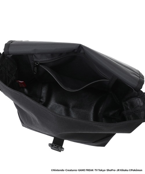 Manhattan Portage（マンハッタンポーテージ）の「NYLON MESSENGER BAG (SM) FZP Pokemon 25（メッセンジャーバッグ・メンズ・ブラック・SMALL）」の9枚目の写真