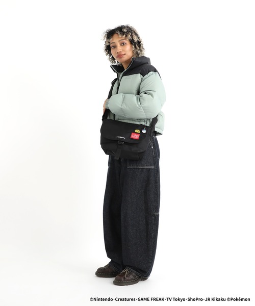 Manhattan Portage（マンハッタンポーテージ）の「NYLON MESSENGER BAG (SM) FZP Pokemon 25（メッセンジャーバッグ・メンズ・ブラック・SMALL）」の4枚目の写真