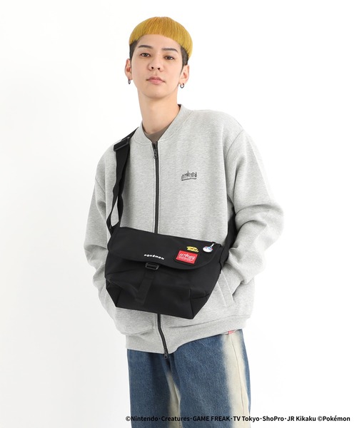 Manhattan Portage（マンハッタンポーテージ）の「NYLON MESSENGER BAG (SM) FZP Pokemon 25（メッセンジャーバッグ・メンズ・ブラック・SMALL）」の3枚目の写真