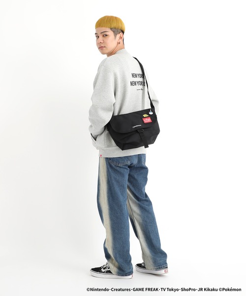 Manhattan Portage（マンハッタンポーテージ）の「NYLON MESSENGER BAG (SM) FZP Pokemon 25（メッセンジャーバッグ・メンズ・ブラック・SMALL）」の2枚目の写真