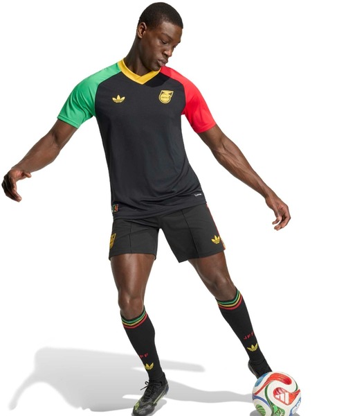 adidas(アディダス)の「adidas JAMAICA 26 X BOB MARLEY AWAY PRE MATCH JERSEY / アディダス ジャマイカ26 × ボブマーリー アウェイ プレマッチ ジャージ(ジャージ・メンズ・ブラック・L/S/XXL/XL/M)」の12枚目の写真