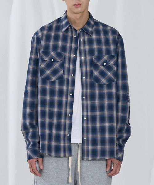 SLOWACID（スローアシッド）の「【UNISEX】SLOW ACID／袖刺繍 チェックシャツ（シャツ/ブラウス・レディース・ブラウン/ブルー・MEDIUM/LARGE）」の2枚目の写真