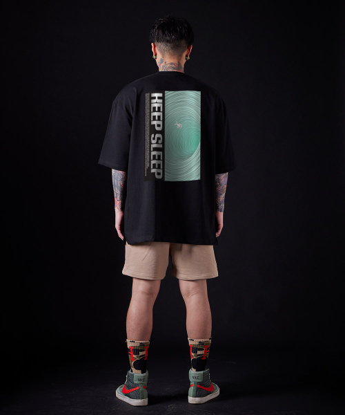 ASTRAL PROJECTION（アストラルプロジェクション）の「[オーバーサイズ]キープスリップ 13番手 綿 ラウンドネック 半袖Tシャツ_ブラック（Tシャツ/カットソー・メンズ・その他・MEDIUM/X-LARGE/LARGE）」の4枚目の写真