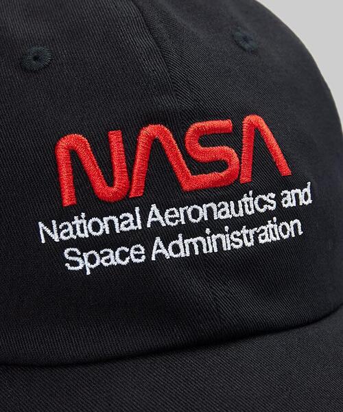 Alpha Industries（アルファインダストリーズ）の「Alpha Industries/アルファインダストリーズ/NASA WORM LOGO CAP/ナサ ウォーム ロゴ キャップ（キャップ・メンズ・ブルー/ブラック・F）」の11枚目の写真