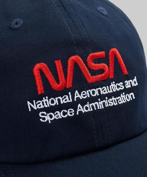 Alpha Industries（アルファインダストリーズ）の「Alpha Industries/アルファインダストリーズ/NASA WORM LOGO CAP/ナサ ウォーム ロゴ キャップ（キャップ・メンズ・ブルー/ブラック・F）」の3枚目の写真