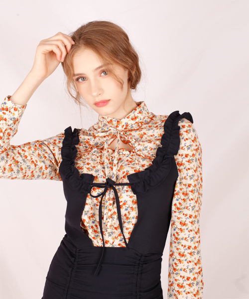 フローラルブラウス