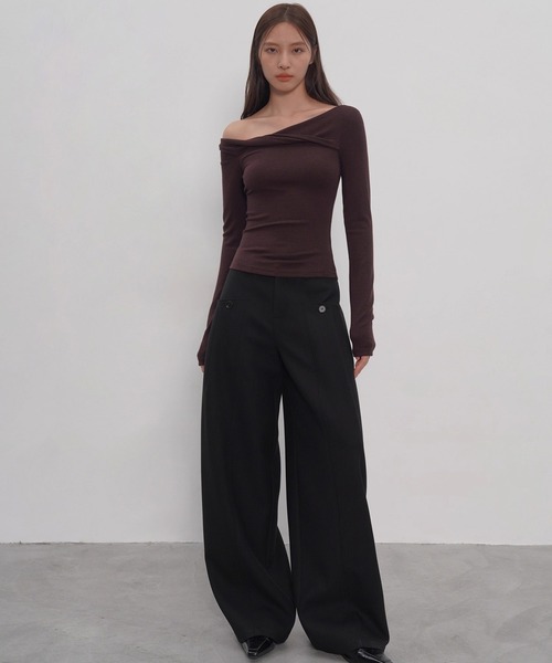 EIGHTHMONTH(エイスマンス)の「オフショルダーツイストトップスEM25a154【EIGHTHMONTH】(Tシャツ/カットソー・レディース・ブラック/ダークブラウン・M/S)」の3枚目の写真