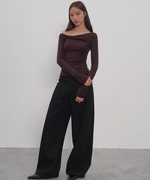 EIGHTHMONTH(エイスマンス)の「オフショルダーツイストトップスEM25a154【EIGHTHMONTH】(Tシャツ/カットソー・レディース・ブラック/ダークブラウン・M/S)」の4枚目の写真