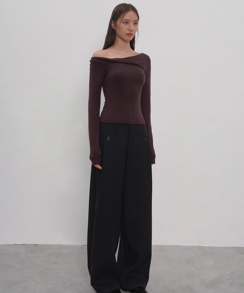 EIGHTHMONTH(エイスマンス)の「オフショルダーツイストトップスEM25a154【EIGHTHMONTH】(Tシャツ/カットソー・レディース・ブラック/ダークブラウン・M/S)」の5枚目の写真