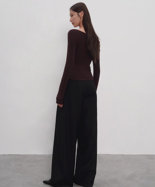 EIGHTHMONTH(エイスマンス)の「オフショルダーツイストトップスEM25a154【EIGHTHMONTH】(Tシャツ/カットソー・レディース・ブラック/ダークブラウン・M/S)」の6枚目の写真