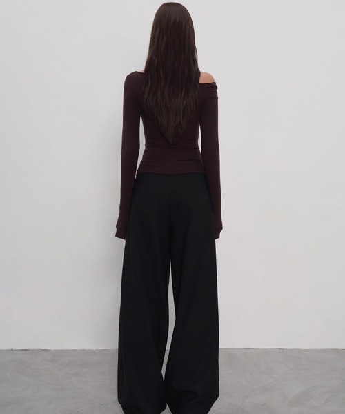 EIGHTHMONTH(エイスマンス)の「オフショルダーツイストトップスEM25a154【EIGHTHMONTH】(Tシャツ/カットソー・レディース・ブラック/ダークブラウン・M/S)」の7枚目の写真