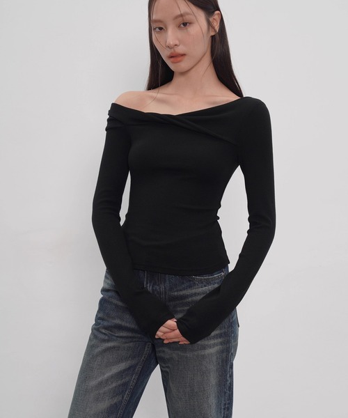 EIGHTHMONTH(エイスマンス)の「オフショルダーツイストトップスEM25a154【EIGHTHMONTH】(Tシャツ/カットソー・レディース・ブラック/ダークブラウン・M/S)」の11枚目の写真