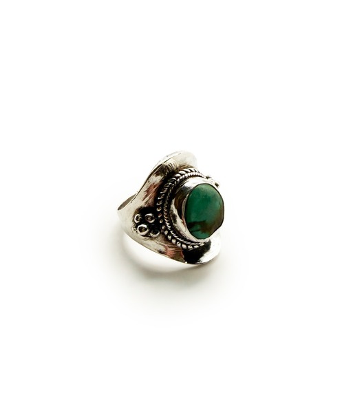 Indian Jewelry(インディアンジュエリー)の「THEATER シアター ネイティブデザインストーンシルバーリング Made in USA(リング・メンズ・ブルー・#14)」の4枚目の写真
