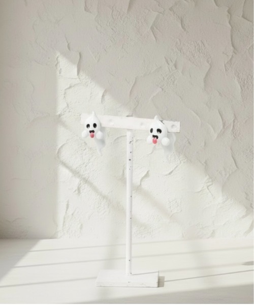 Burner(バーナー)の「【Sonu jewelry(ソヌジュエリー)】蓄光おばけモチーフピアス son-pierce-1-8【RBTS】(ピアス(両耳用)・レディース・ホワイト・FREE)」の5枚目の写真
