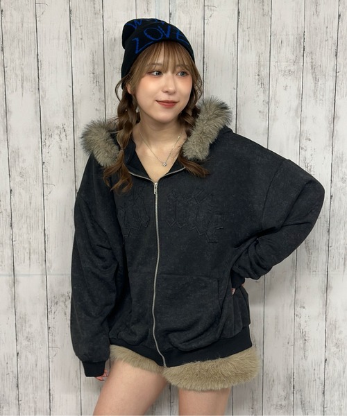 GORGE（ゴージ）の「《裏毛素材×ファーフード取外し可》ヴィンテージ風ZIPパーカー／秋冬カジュアル（パーカー・レディース・アイボリー/ブラック/カモフラージュ・F）」の2枚目の写真