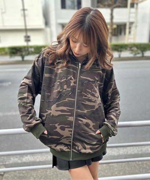 GORGE（ゴージ）の「《裏毛素材×ファーフード取外し可》ヴィンテージ風ZIPパーカー／秋冬カジュアル（パーカー・レディース・アイボリー/ブラック/カモフラージュ・F）」の21枚目の写真
