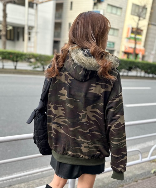 GORGE（ゴージ）の「《裏毛素材×ファーフード取外し可》ヴィンテージ風ZIPパーカー／秋冬カジュアル（パーカー・レディース・アイボリー/ブラック/カモフラージュ・F）」の9枚目の写真