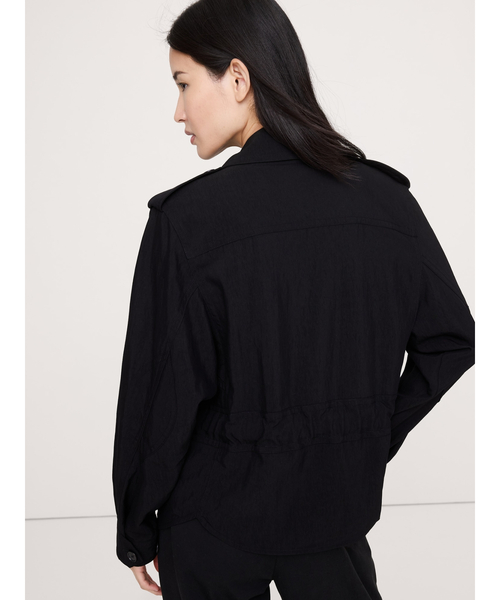 Banana Republic(バナナリパブリック)の「ライトウェイト ユーティリティ ジャケット(その他アウター・レディース・ブラック/ベージュ・XS/S/M/L)」の6枚目の写真
