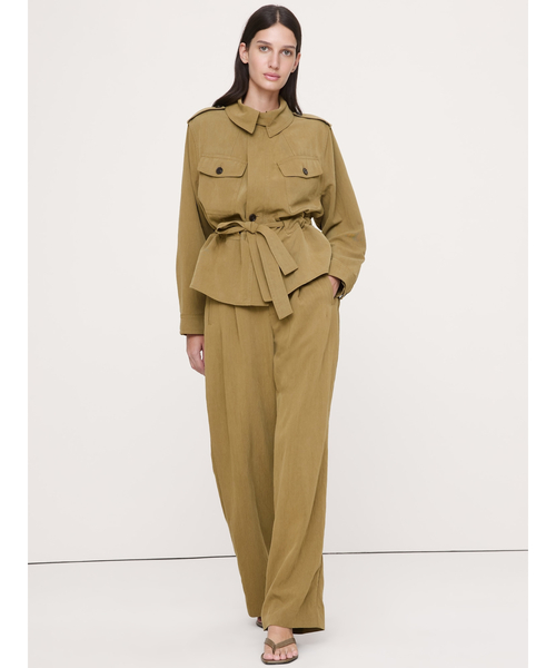 Banana Republic(バナナリパブリック)の「ライトウェイト ユーティリティ ジャケット(その他アウター・レディース・ブラック/ベージュ・XS/S/M/L)」の4枚目の写真
