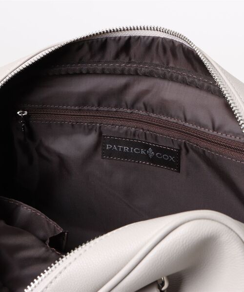 PATRICK COX（パトリック・コックス）の「PATRICK COX(パトリックコックス）　パドロック　ボストン（ボストンバッグ・レディース・ベージュ/ブラック/グレー・FREE）」の7枚目の写真