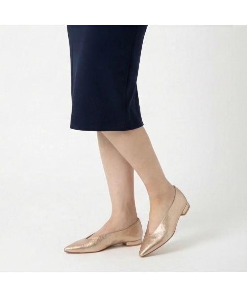 Mode et Jacomo（モードエジャコモ）の「Uカットフラットプレーンパンプス（パンプス・レディース・ブラック/デザートカモ/ピンク系その他2・22.5cm/23cm/23.5cm/24cm/24.5cm）」の15枚目の写真