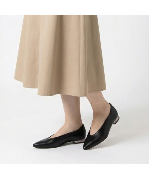 Mode et Jacomo（モードエジャコモ）の「Uカットフラットプレーンパンプス（パンプス・レディース・ブラック/デザートカモ/ピンク系その他2・22.5cm/23cm/23.5cm/24cm/24.5cm）」の21枚目の写真