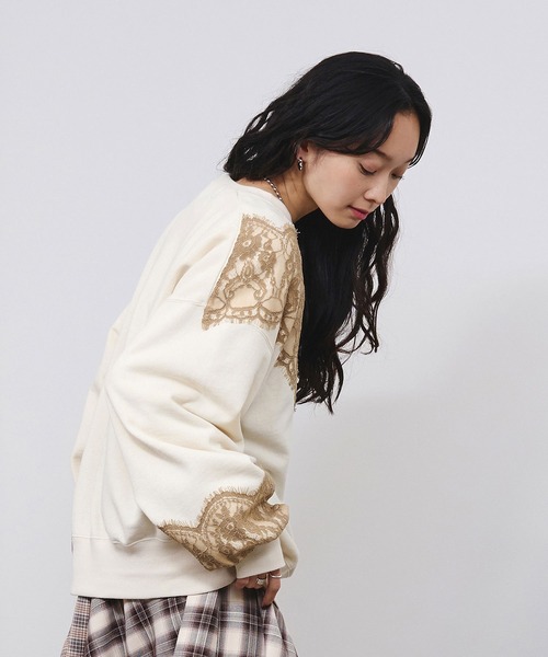 ROSE BUD（ローズバッド）の「LACE SWEAT（スウェット・レディース・オレンジ/オフホワイト/チャコールグレー・ONE SIZE）」の5枚目の写真