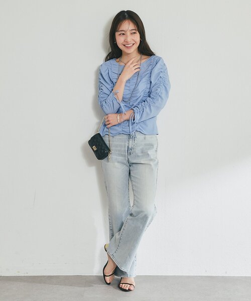 La boutique BonBon(ラブティックボンボン)の「【涼しく夏映え】シャーリングギャザードロストスリーブブラウス(シャツ/ブラウス・レディース・サックスブルー/ブラック/ホワイト・FREE)」の7枚目の写真