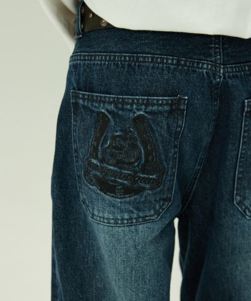 MAGOODGAN(メックウッドガン)の「パブン7546 ホースシュー刺繍ワイドフィットダークインディゴデニムパンツ(デニムパンツ・レディース・その他・26/28/30/32/34)」の3枚目の写真