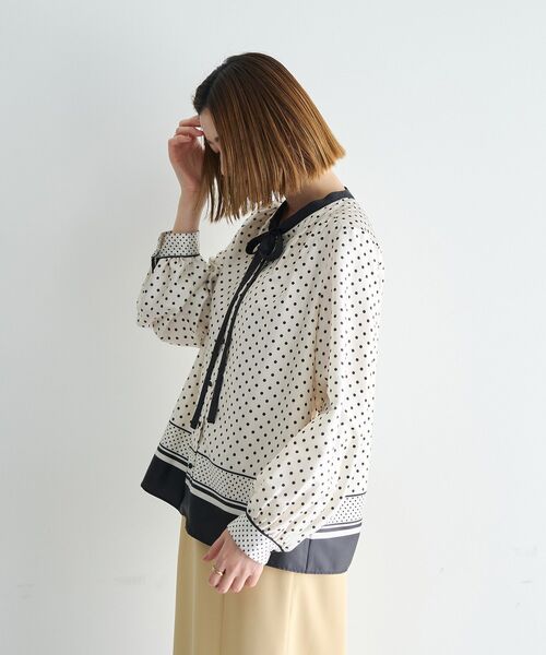 YECCA VECCA(イェッカヴェッカ)の「ドットパネル柄リボンブラウス(シャツ/ブラウス・レディース・アイボリー/ブラック・FREE)」の5枚目の写真
