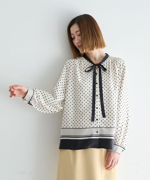 YECCA VECCA(イェッカヴェッカ)の「ドットパネル柄リボンブラウス(シャツ/ブラウス・レディース・アイボリー/ブラック・FREE)」の12枚目の写真