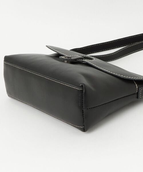 PR01.（ピーアールワン）の「Laisser Faire ヴォルフ ホールフラップ ショルダーバッグ 小（ショルダーバッグ・レディース・ブラウン系その他/ブラック/ダークブラウン/レッド/ネイビー・FREE）」の8枚目の写真