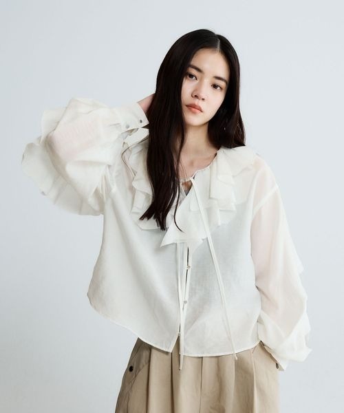 JEANASIS(ジーナシス)の「ポインテッドフリルブラウス/663862(シャツ/ブラウス・レディース・ブラック系その他/ブルー系その他/ブラック/ホワイト・FREE)」の2枚目の写真