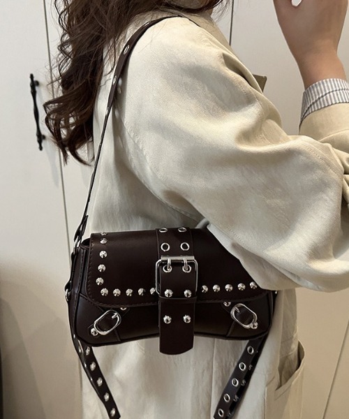 lilful(リルフル)の「【26年春夏新作】スタッズデザイン アイレットベルトショルダーバッグ(ショルダーバッグ・レディース・その他/ブラック/レッド/ブラウン/ホワイト・F)」の17枚目の写真