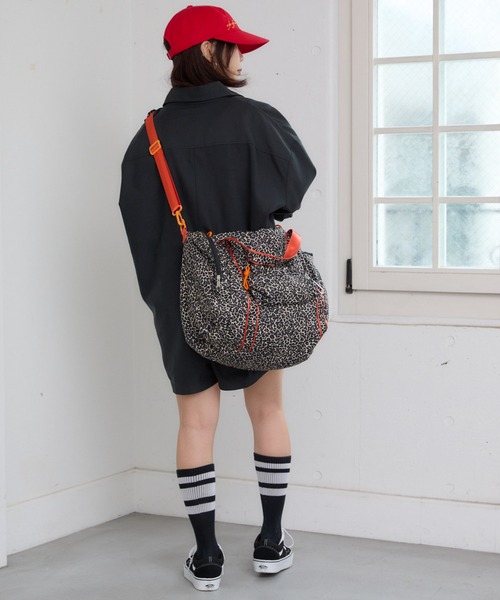 CONTROL FREAK / CTFK（コントロールフリーク）の「CONTROL FREAK / CTFK（コントロールフリーク）【TRAVEL BAG Series】≪撥水≫ダッフルバッグ M（ショルダーバッグ・レディース・ブラック/ベージュ/レオパード/チェック・FREE）」の18枚目の写真