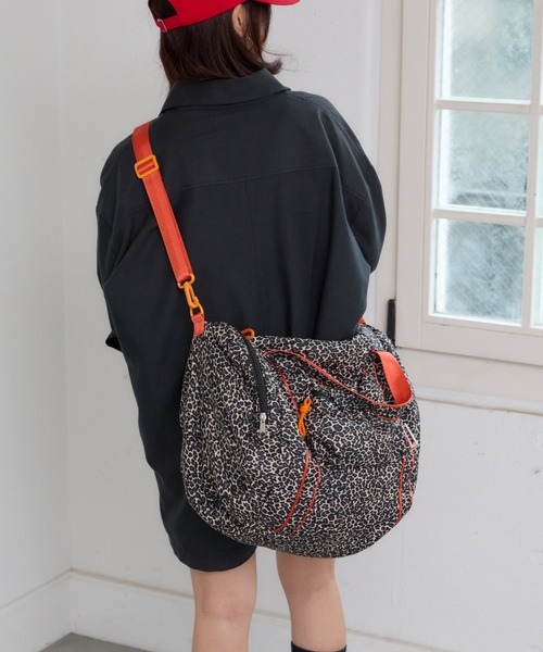 CONTROL FREAK / CTFK（コントロールフリーク）の「CONTROL FREAK / CTFK（コントロールフリーク）【TRAVEL BAG Series】≪撥水≫ダッフルバッグ M（ショルダーバッグ・レディース・ブラック/ベージュ/レオパード/チェック・FREE）」の20枚目の写真