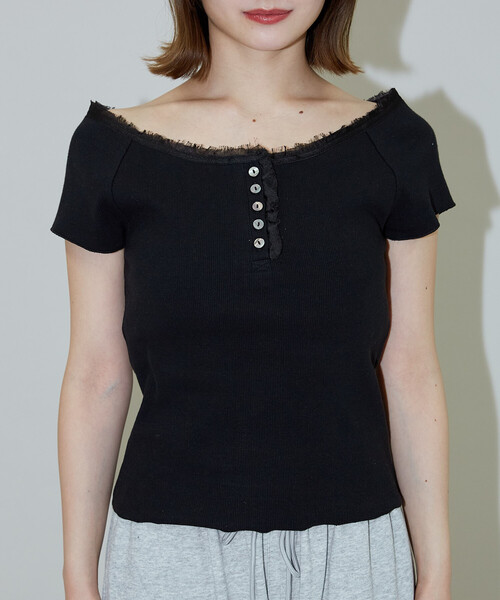 PUBLUX(パブリュクス)の「PUBLUX/パブリュクス 襟 レース 切替 ヘンリー リブ Tシャツ(Tシャツ/カットソー・レディース・チャコールグレー/オフホワイト/ブラウン/ブラック/ネイビー・フリ-)」の10枚目の写真