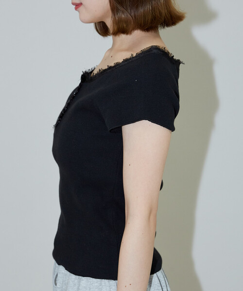 PUBLUX(パブリュクス)の「PUBLUX/パブリュクス 襟 レース 切替 ヘンリー リブ Tシャツ(Tシャツ/カットソー・レディース・チャコールグレー/オフホワイト/ブラウン/ブラック/ネイビー・フリ-)」の11枚目の写真