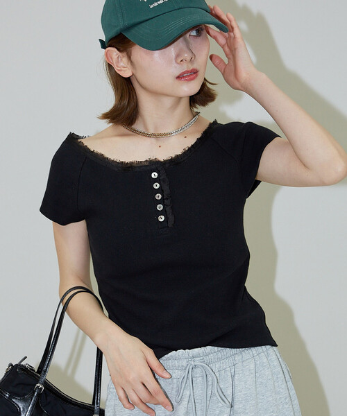 PUBLUX(パブリュクス)の「PUBLUX/パブリュクス 襟 レース 切替 ヘンリー リブ Tシャツ(Tシャツ/カットソー・レディース・チャコールグレー/オフホワイト/ブラウン/ブラック/ネイビー・フリ-)」の17枚目の写真