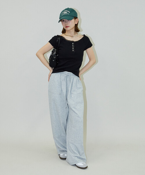 PUBLUX(パブリュクス)の「PUBLUX/パブリュクス 襟 レース 切替 ヘンリー リブ Tシャツ(Tシャツ/カットソー・レディース・チャコールグレー/オフホワイト/ブラウン/ブラック/ネイビー・フリ-)」の20枚目の写真