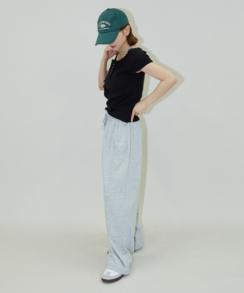 PUBLUX(パブリュクス)の「PUBLUX/パブリュクス 襟 レース 切替 ヘンリー リブ Tシャツ(Tシャツ/カットソー・レディース・チャコールグレー/オフホワイト/ブラウン/ブラック/ネイビー・フリ-)」の21枚目の写真