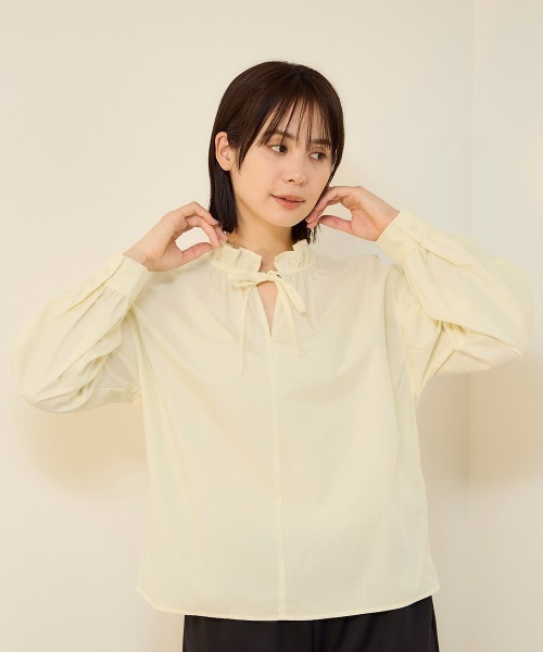 ketty(ケティ)の「ハイカウントタイプライターフリルネックブラウス(シャツ/ブラウス・レディース・オフホワイト/サックスブルー/イエロー/ネイビー・M)」の11枚目の写真