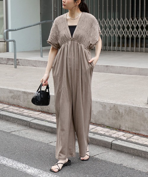 MONO-MART(モノマート)の「【AIRY DAYシリーズ】シャーリング フリル カット楊柳 オールインワン〈UVカット/マシンウォッシャブル〉(サロペット/オーバーオール・レディース・ブラック/ダークネイビー/ブラウン/ベージュ/ダークグレー・L/M)」の13枚目の写真
