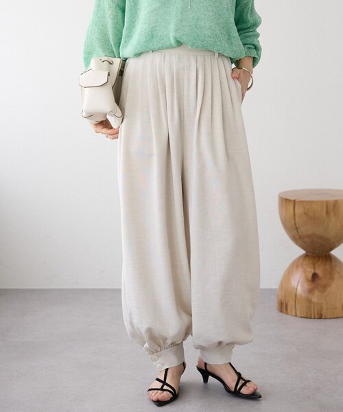 RIVE DROITE(リヴドロワ)の「予約【鮮度抜群/防シワ性/紫外線防止】リネンライクアラジンパンツ(その他パンツ・レディース・ブラック/サンドベージュ・36/38)」の2枚目の写真