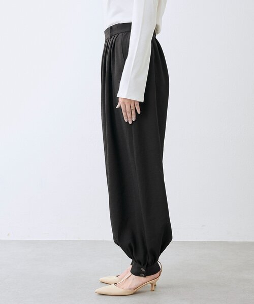 RIVE DROITE(リヴドロワ)の「予約【鮮度抜群/防シワ性/紫外線防止】リネンライクアラジンパンツ(その他パンツ・レディース・ブラック/サンドベージュ・36/38)」の11枚目の写真