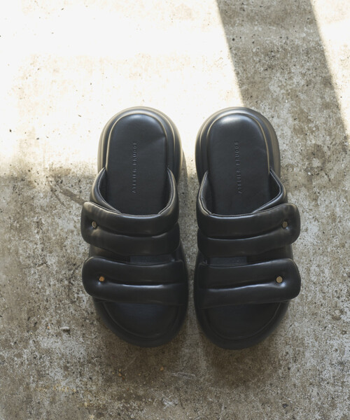 ATELIER BRUGGE（アトリエブルージュ）の「ATELIER BRUGGE/アトリエブルージュ パフィー ベルクロ 厚底 サンダル / 5cmソール (22.5cm～24.5cmサイズ展開)（サンダル・レディース・ブラック・SMALL/MEDIUM/LARGE）」の3枚目の写真