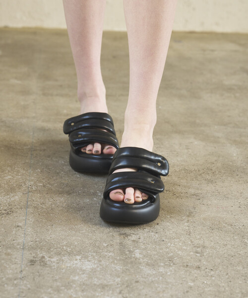 ATELIER BRUGGE（アトリエブルージュ）の「ATELIER BRUGGE/アトリエブルージュ パフィー ベルクロ 厚底 サンダル / 5cmソール (22.5cm～24.5cmサイズ展開)（サンダル・レディース・ブラック・SMALL/MEDIUM/LARGE）」の5枚目の写真