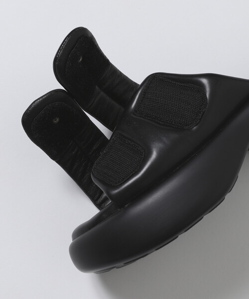 ATELIER BRUGGE（アトリエブルージュ）の「ATELIER BRUGGE/アトリエブルージュ パフィー ベルクロ 厚底 サンダル / 5cmソール (22.5cm～24.5cmサイズ展開)（サンダル・レディース・ブラック・SMALL/MEDIUM/LARGE）」の16枚目の写真