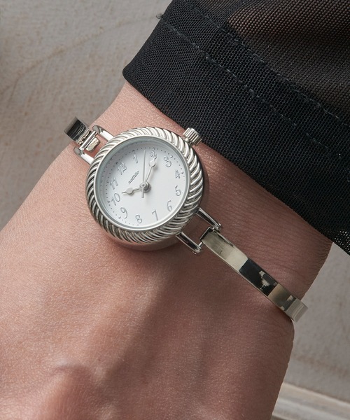 MAGASIN DE MODE Chou Chou(マガジンデモードシュシュ)の「【MAGASIN DE MODE Chou Chou】アンティーク風 メタル バングルウォッチ GY106 FW(アナログ腕時計・レディース・ホワイト/シルバー/ピンクゴールド・FREE)」の8枚目の写真